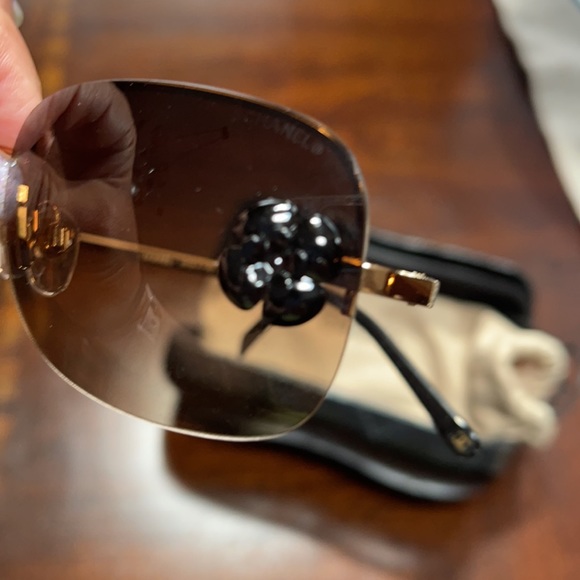 ❤️❤️SOLD❤️❤️Chanel Vintage Camelia Sunglasses - Picture 2 of 7
